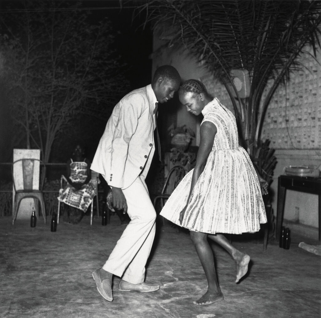 © Malick Sidibé I Courtesy of Gallery FIFTY ONE – Nuit de Noël (Happy-Club), 1963