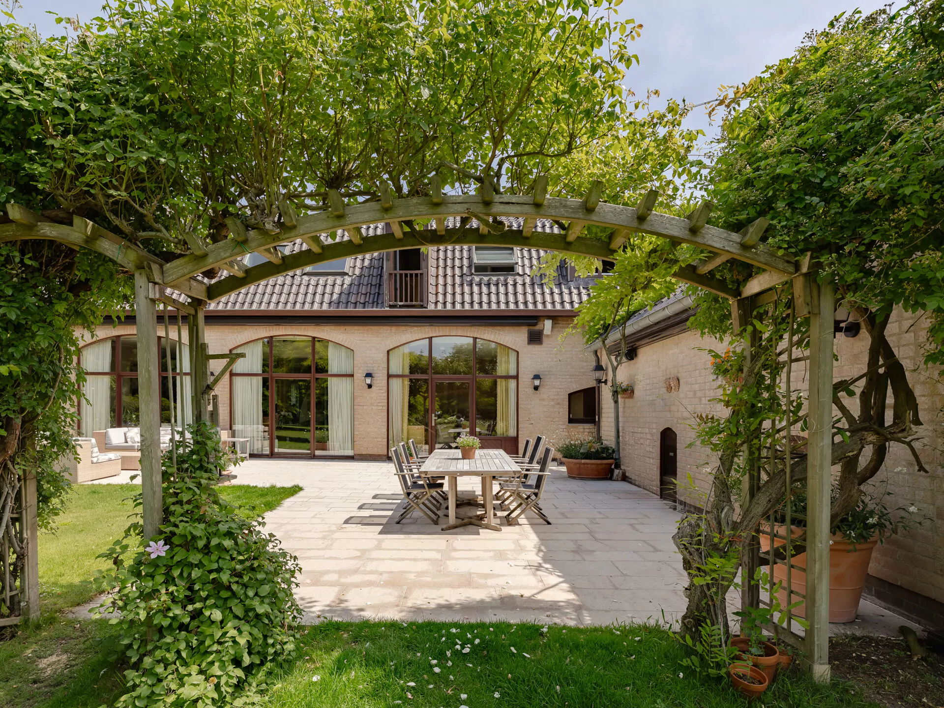 Belgium Sothebys Int. Realty Les hauts de Hurlevent : paysages, architecture et destinées