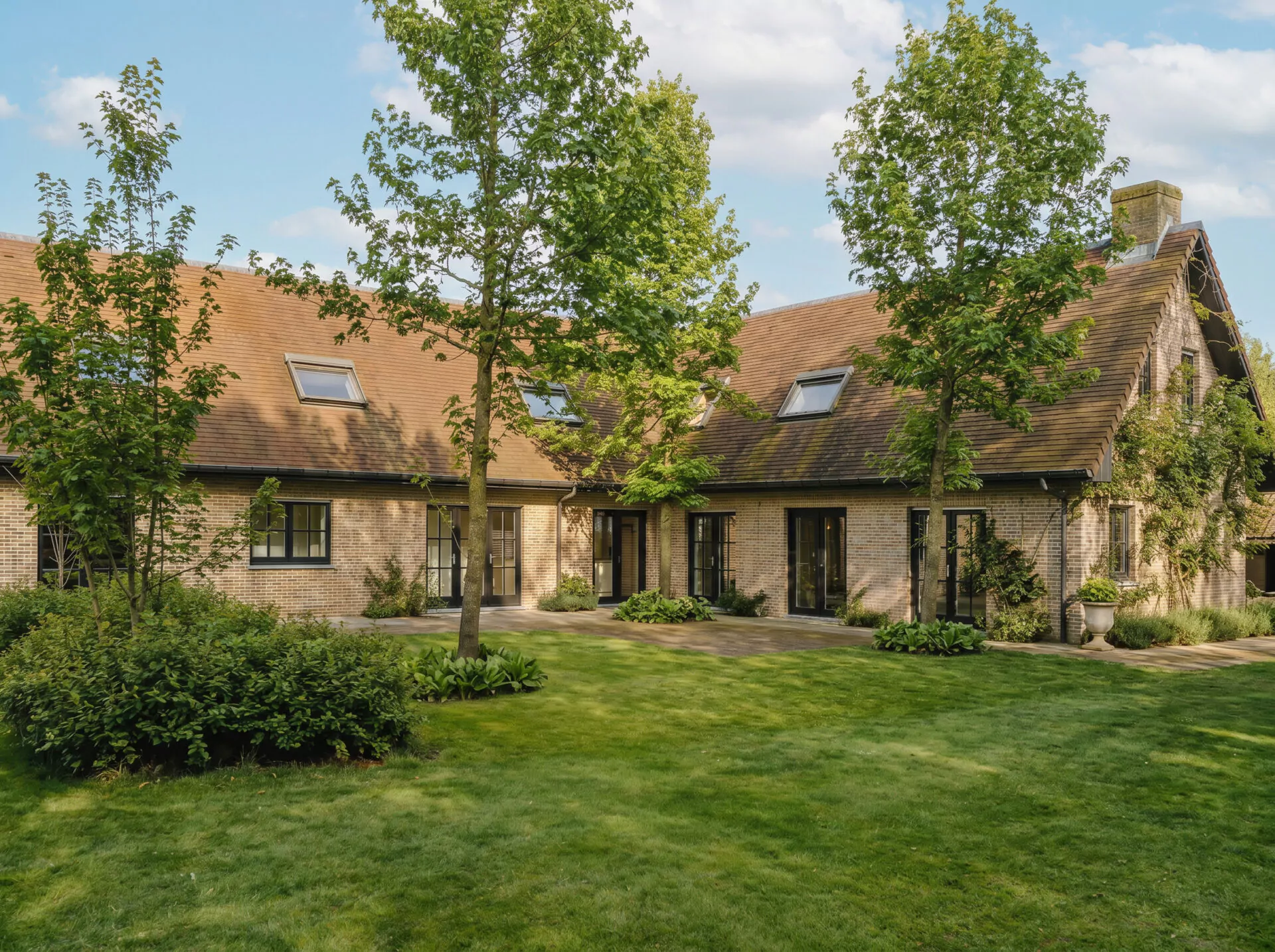 Belgium Sothebys Int. Realty Les hauts de Hurlevent : paysages, architecture et destinées