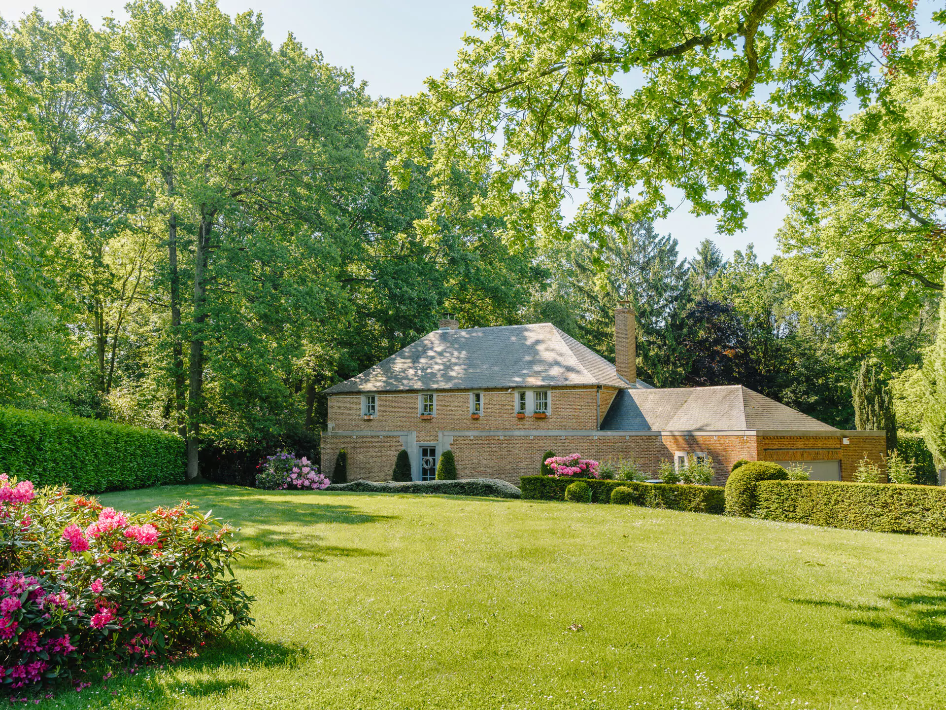 Belgium Sothebys Int. Realty Les hauts de Hurlevent : paysages, architecture et destinées